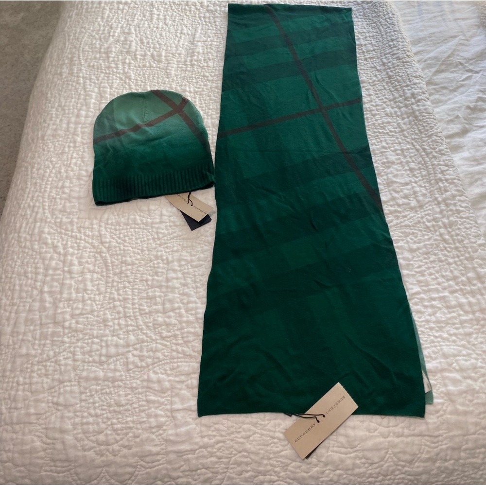 NWT Burberry Beanie and Scarf